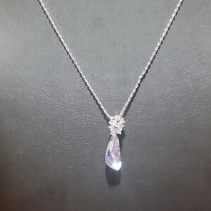 Elegant Silver Necklace with Crystal Pendant